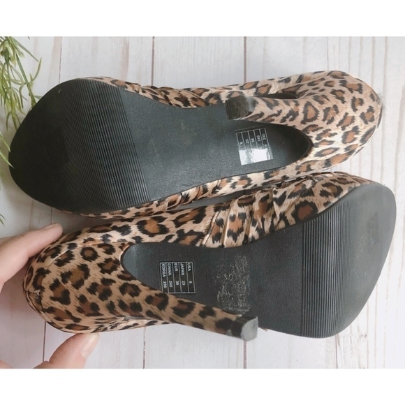 Forever 21 Leopard Print Peep Toe Heels Womens Sz 6 - Picture 8 of 8